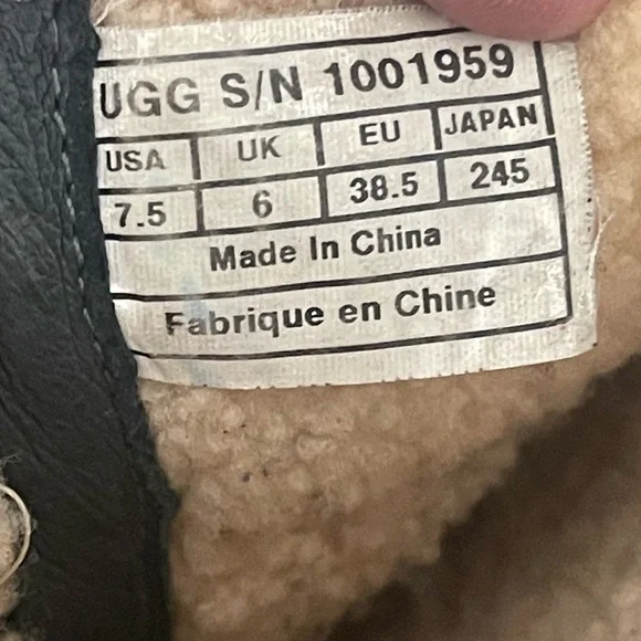 UGG Jillian knee high side zip black suede boots. Sherpalined. Size 7.5 GUC - Picture 14 of 16